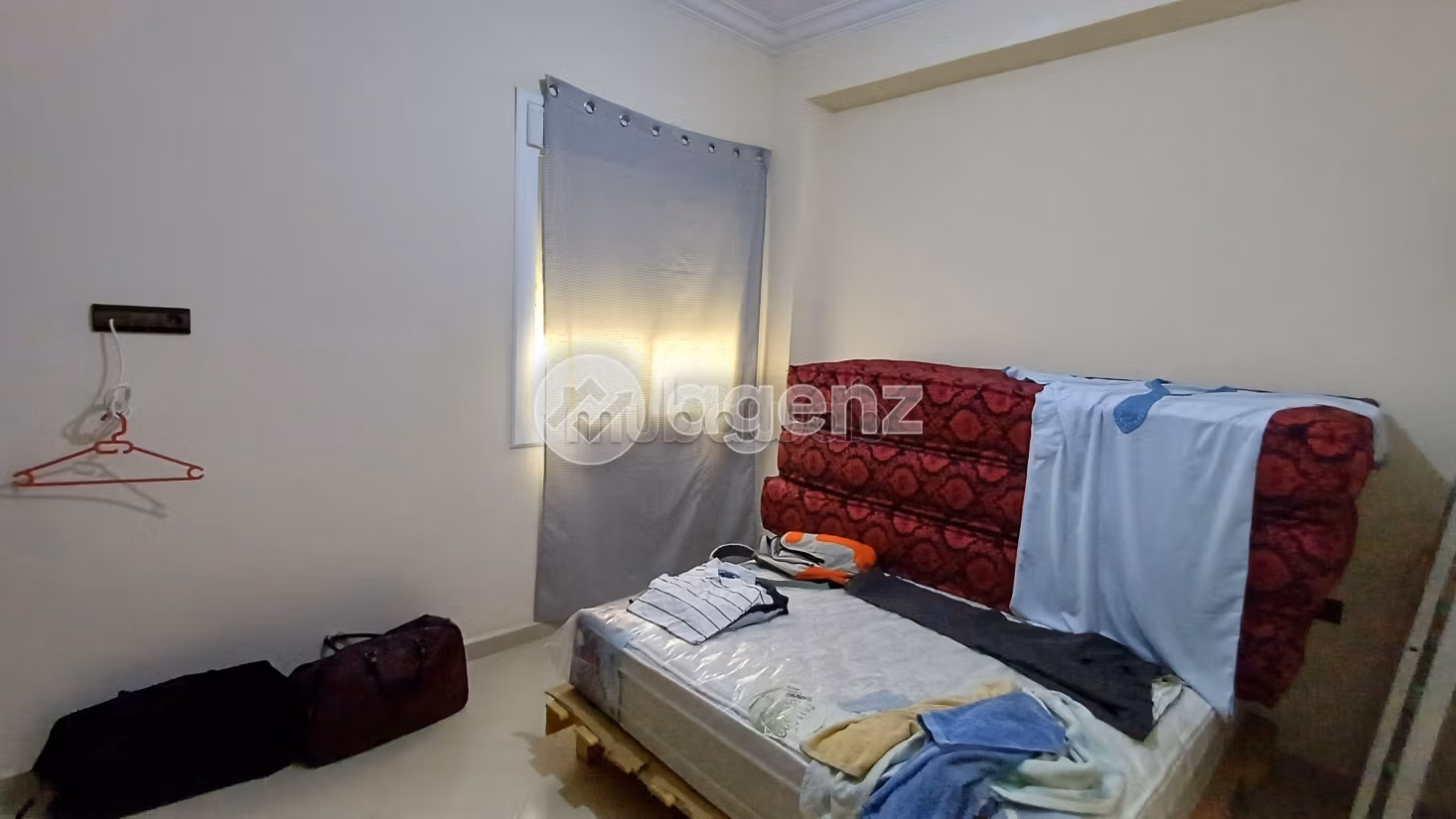 Se vende piso. Superficie 87 m². Con ascensor