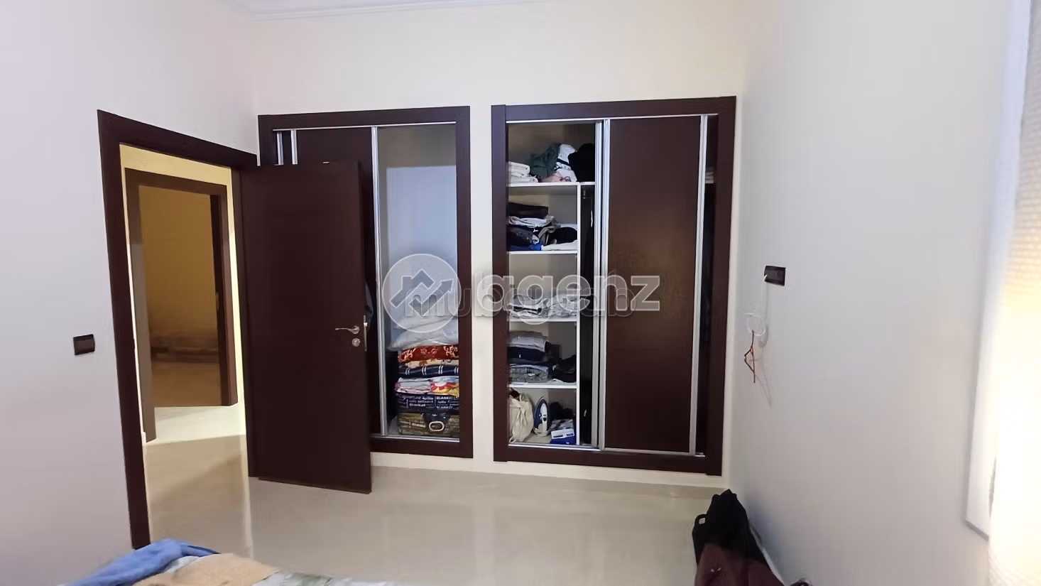 Se vende piso. Superficie 87 m². Con ascensor