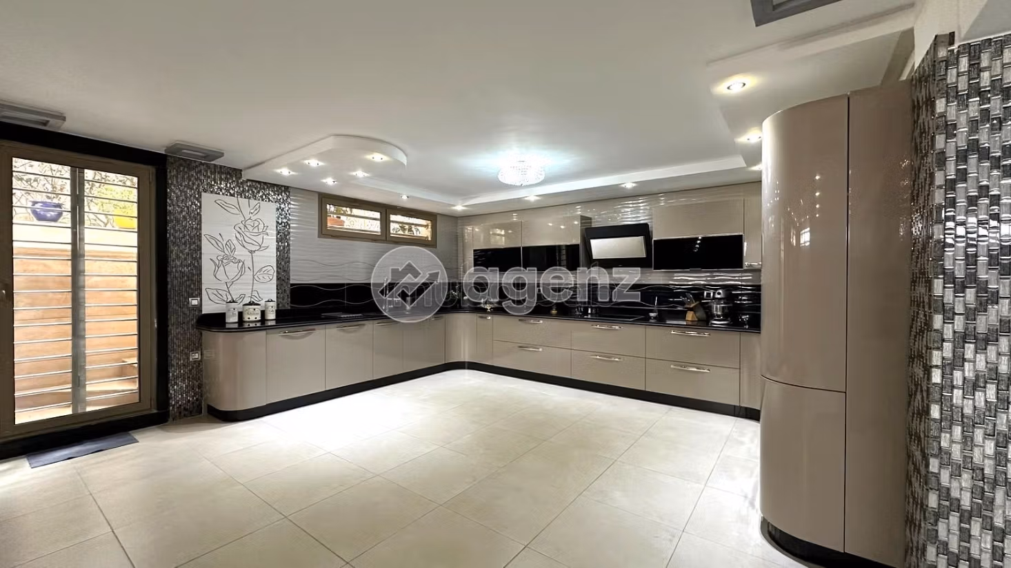 Nu kopen: villa's en luxe woningen. 4 Kamers. Gemeubileerd