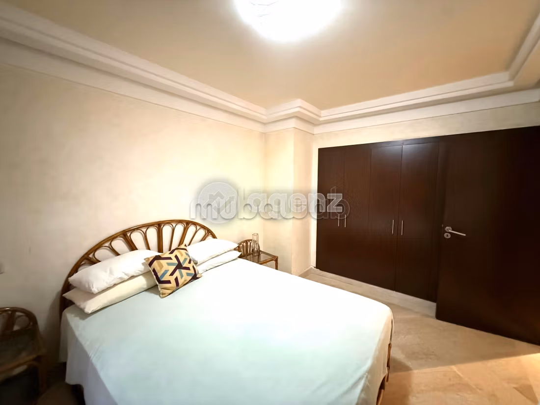Piso en venta. 3 dormitorios. Aparcamiento y balcón