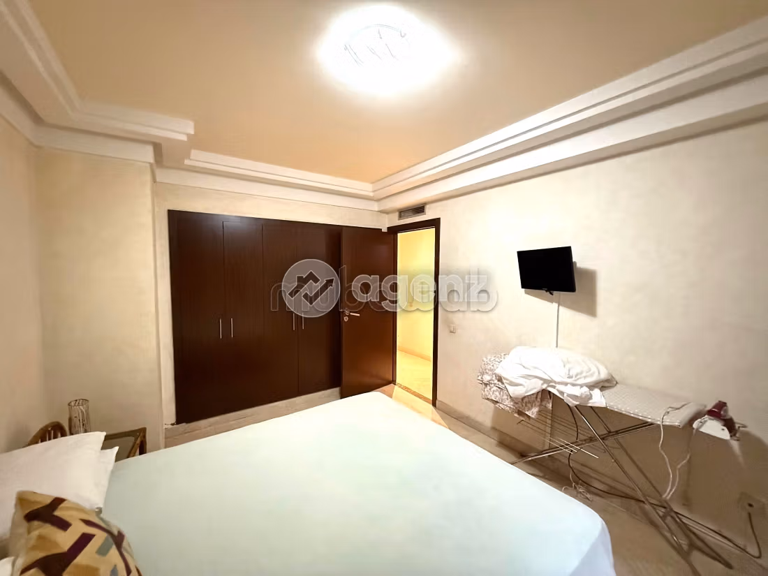 Piso en venta. 3 dormitorios. Aparcamiento y balcón