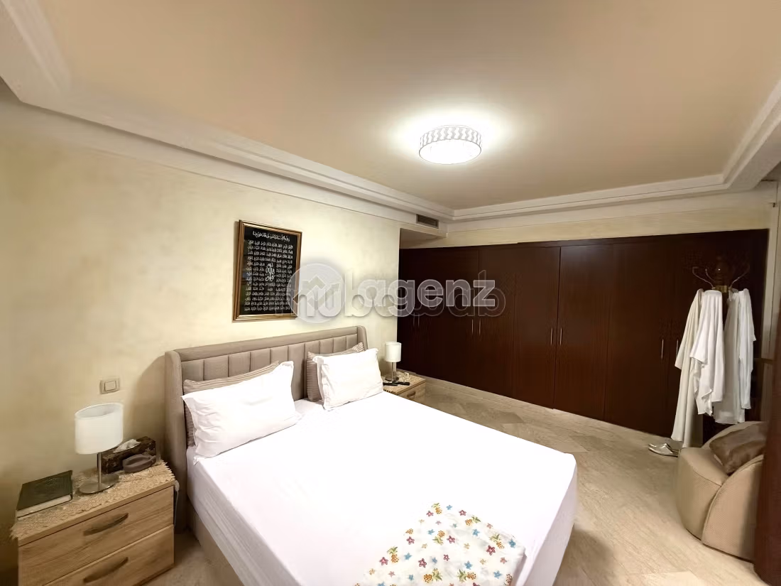 Piso en venta. 3 dormitorios. Aparcamiento y balcón