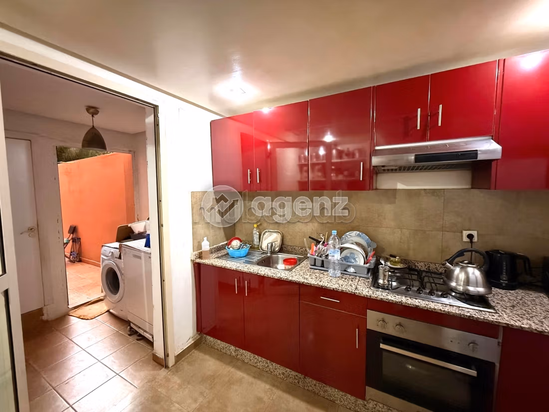 Piso en venta. 3 dormitorios. Aparcamiento y balcón