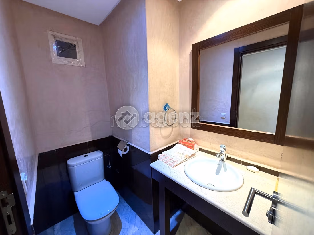 Piso en venta. 3 dormitorios. Aparcamiento y balcón