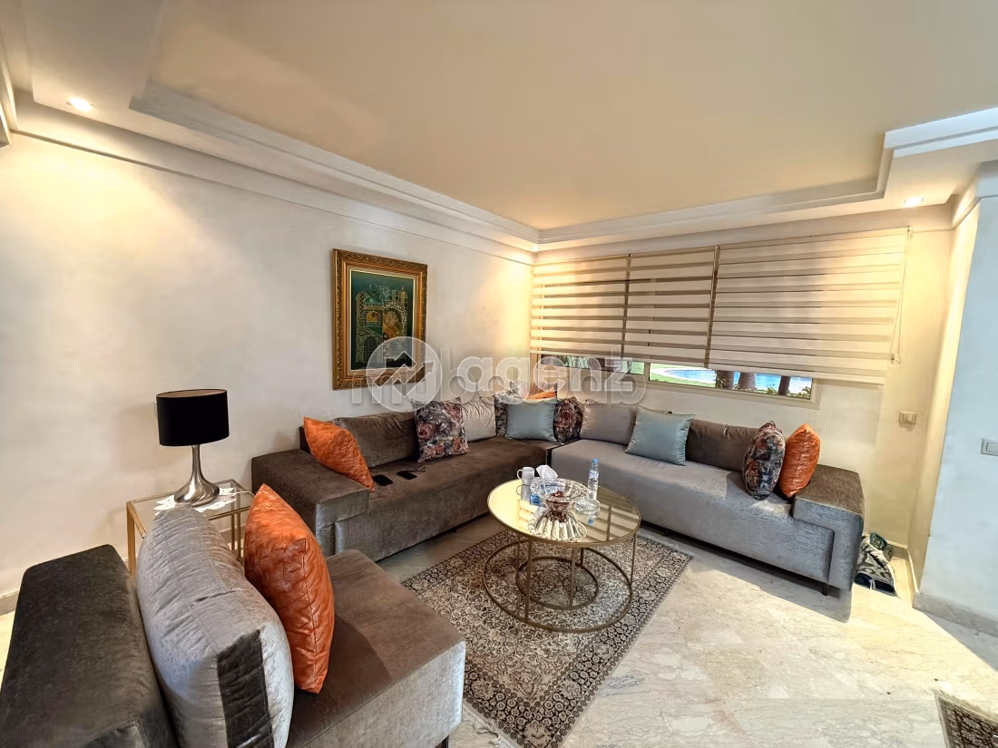 Piso en venta. 3 dormitorios. Aparcamiento y balcón