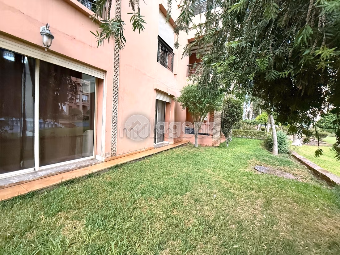 Piso en venta. 3 dormitorios. Aparcamiento y balcón