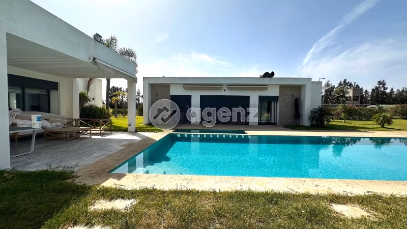 Splendid villa for sale. 5 beautiful rooms. Well furnished