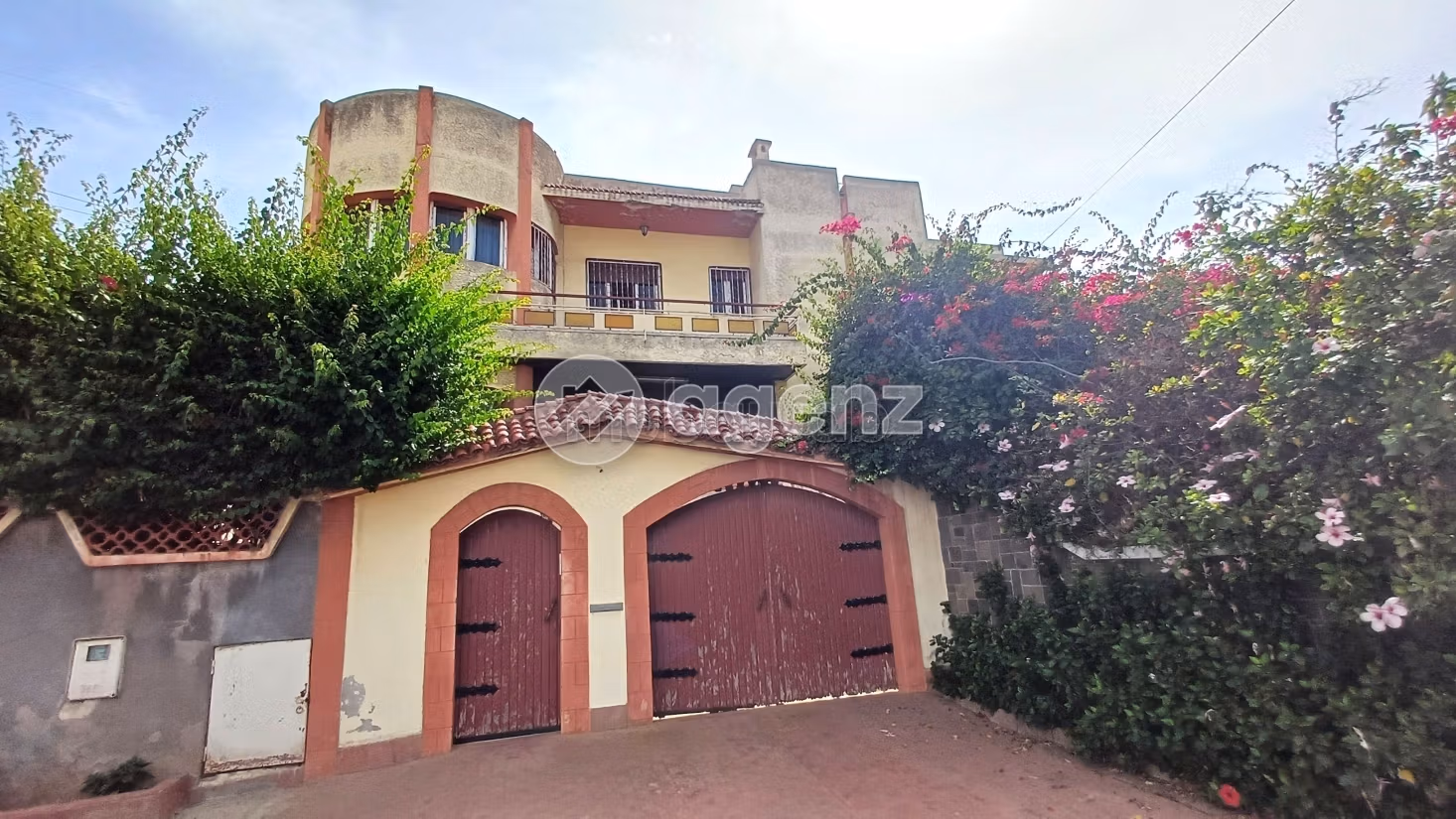 Magnifica villa in vendita a Polo. 7 camere. Giardino e posto auto