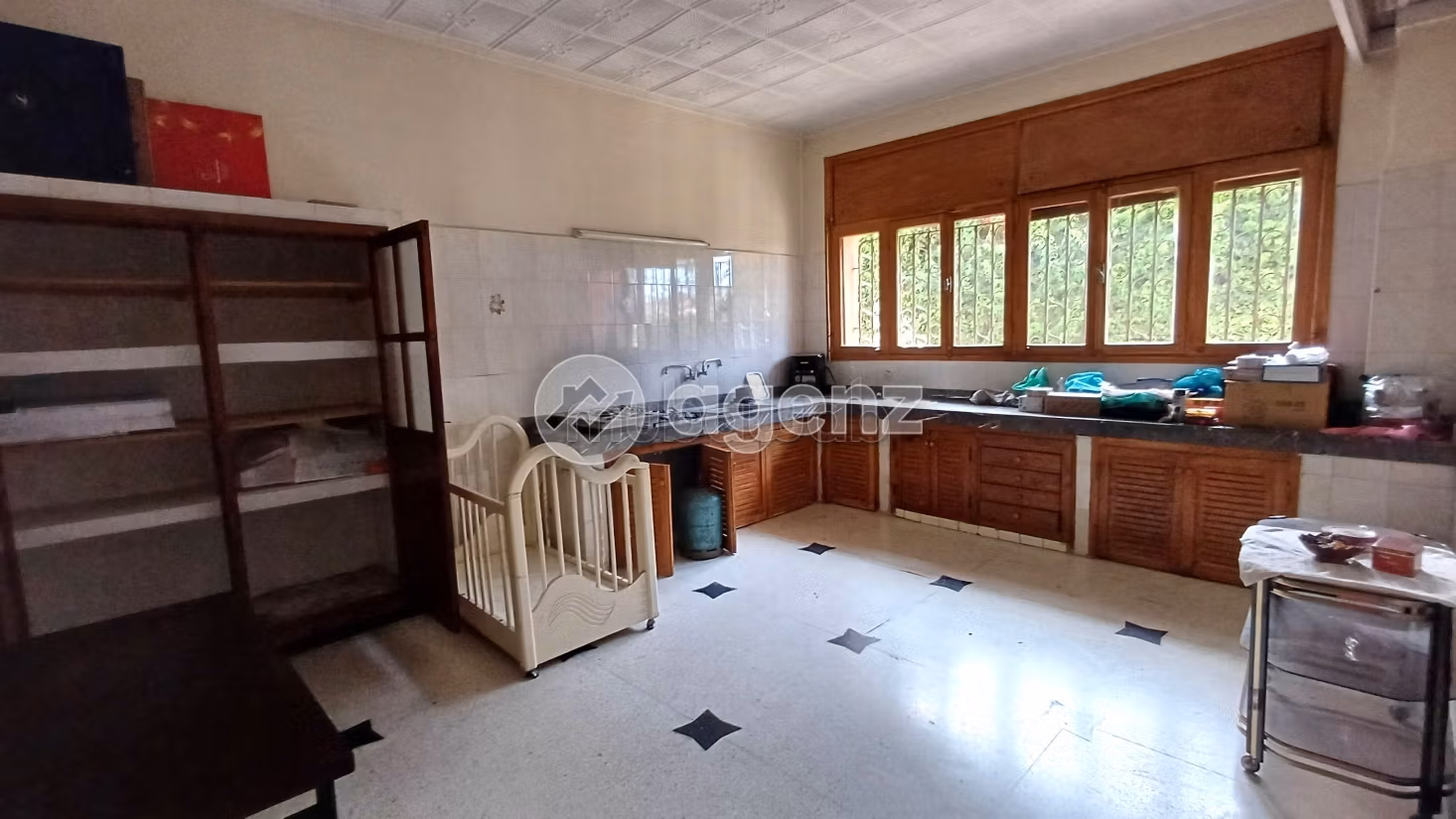 Magnifica villa in vendita a Polo. 7 camere. Giardino e posto auto