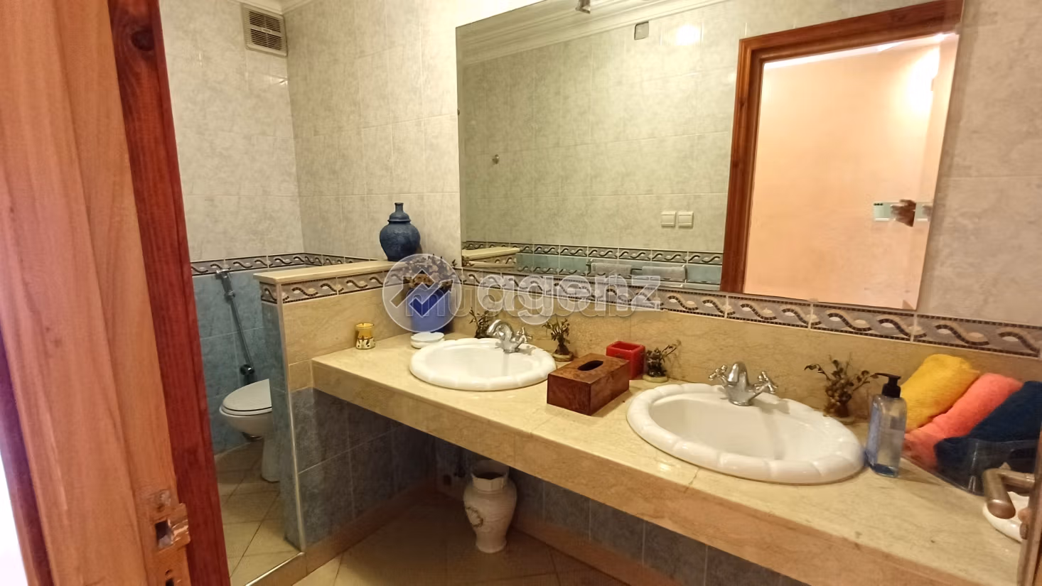 Magnifica villa in vendita a Polo. 7 camere. Giardino e posto auto