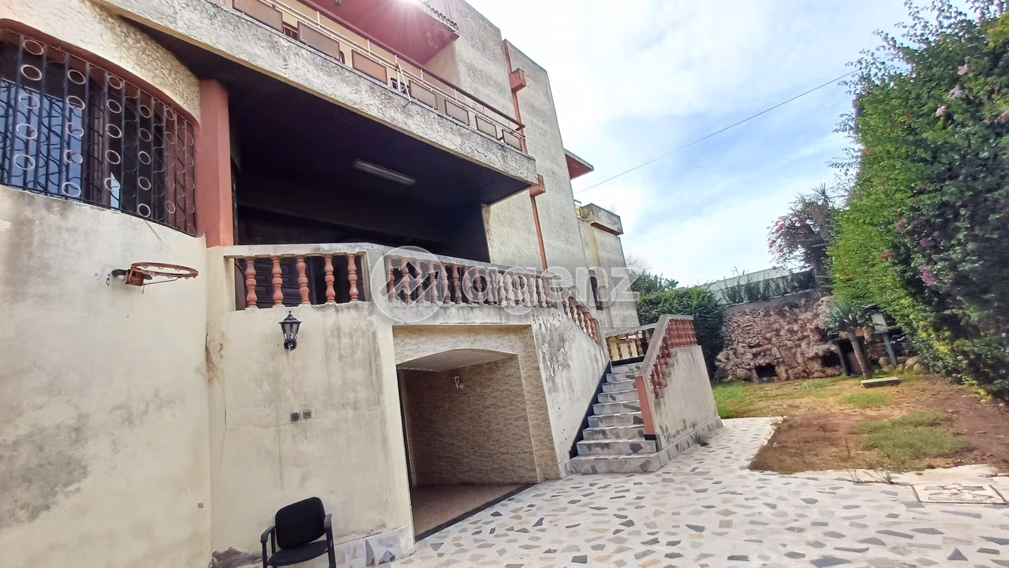 Magnifica villa in vendita a Polo. 7 camere. Giardino e posto auto