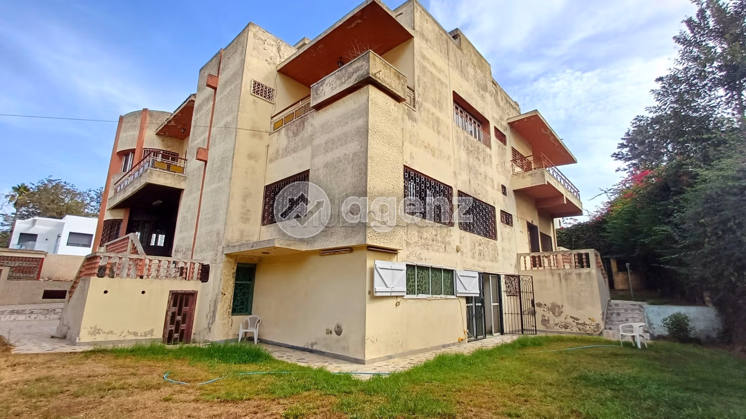 Magnifica villa in vendita a Polo. 7 camere. Giardino e posto auto