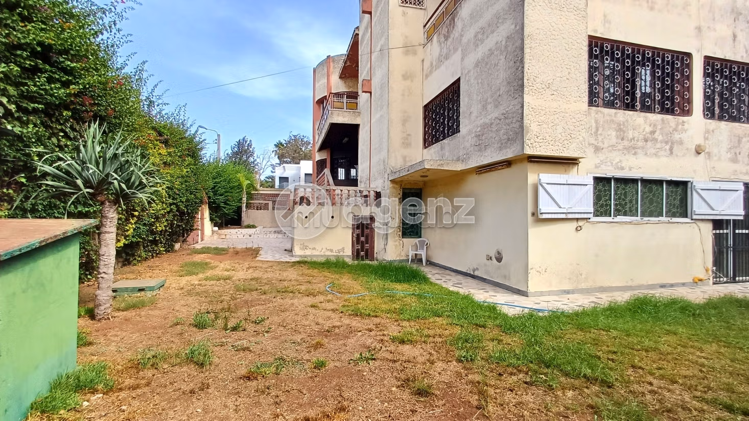 Magnifica villa in vendita a Polo. 7 camere. Giardino e posto auto