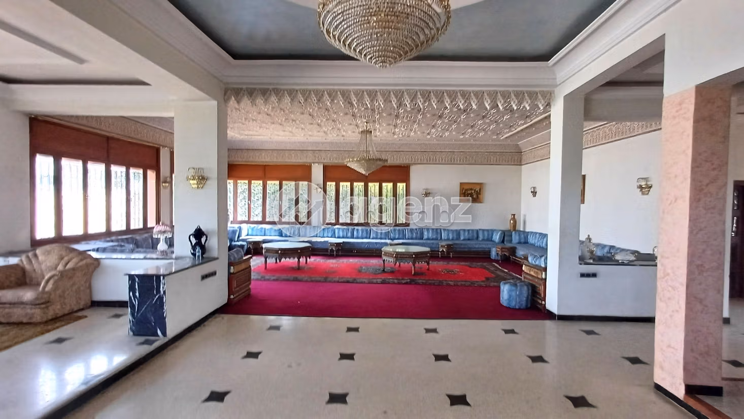 Magnifica villa in vendita a Polo. 7 camere. Giardino e posto auto