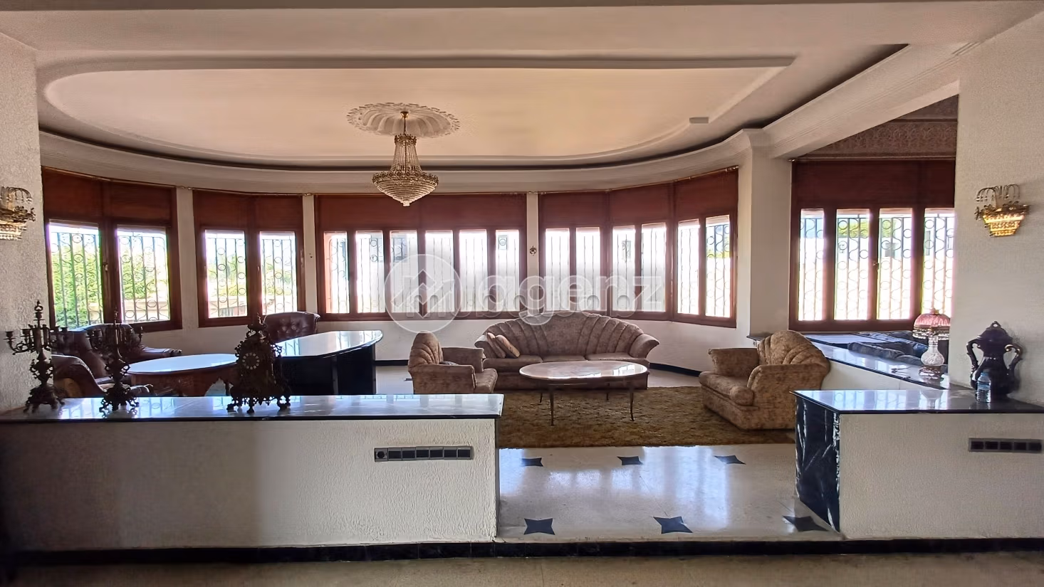 Magnifica villa in vendita a Polo. 7 camere. Giardino e posto auto
