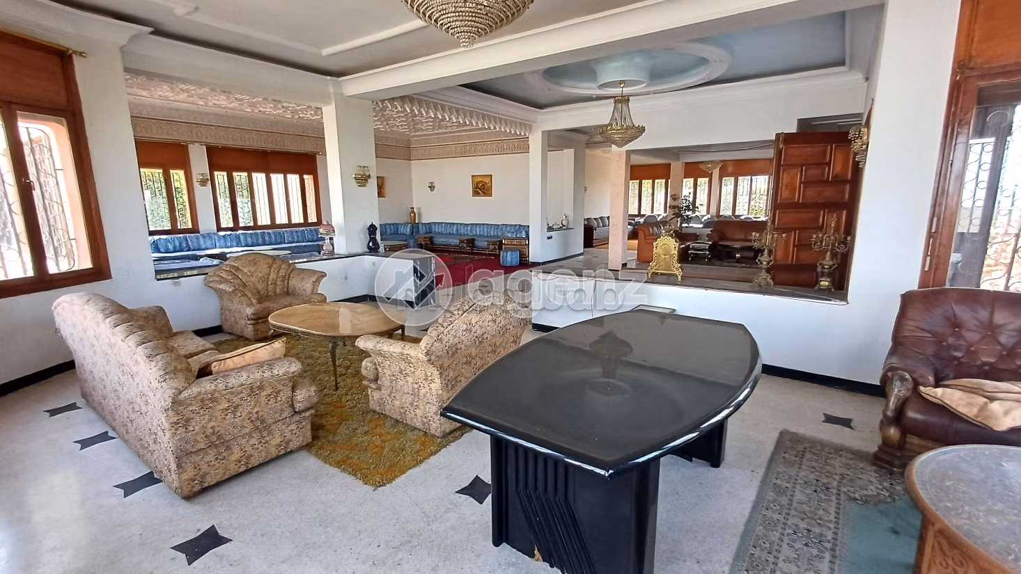 Magnifica villa in vendita a Polo. 7 camere. Giardino e posto auto