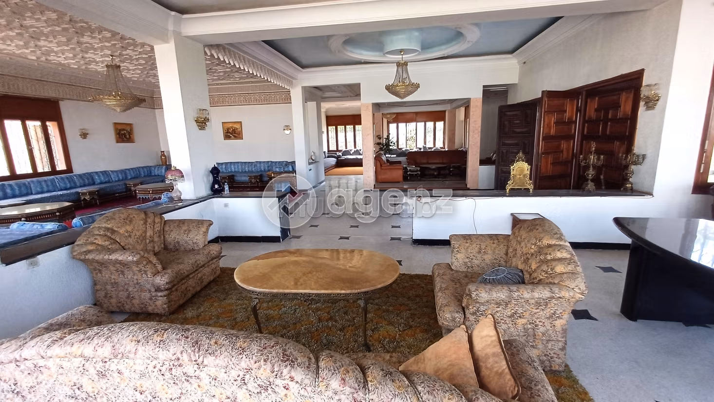Magnifica villa in vendita a Polo. 7 camere. Giardino e posto auto