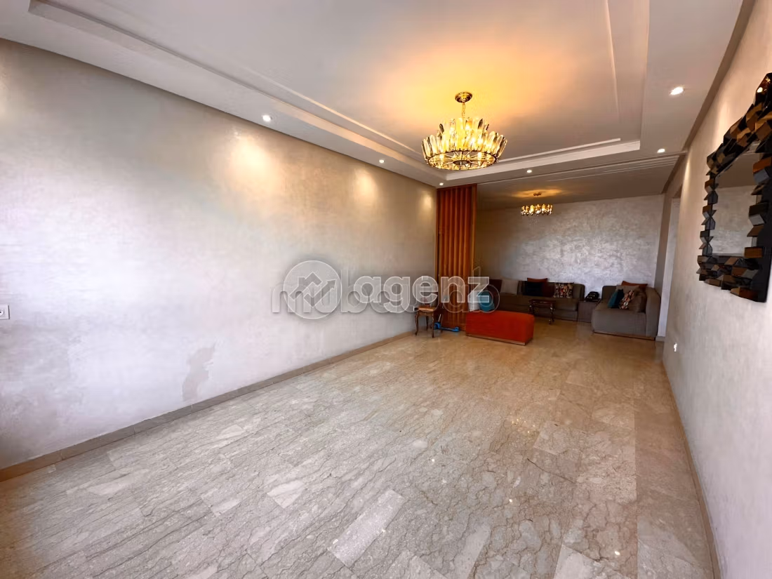 Piso en venta en La Gironde. Gran superficie 130 m². Parking y ascensor