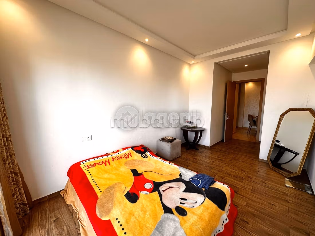 Piso en venta en La Gironde. Gran superficie 130 m². Parking y ascensor