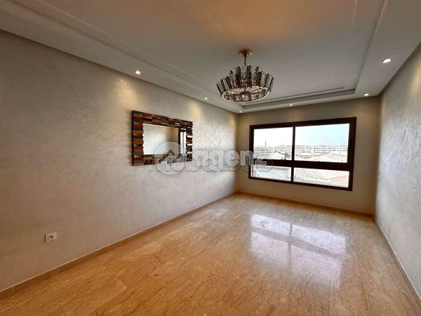 Splendido appartamento in vendita a La Gironde. Superficie totale 130 m². Ascensore e garage