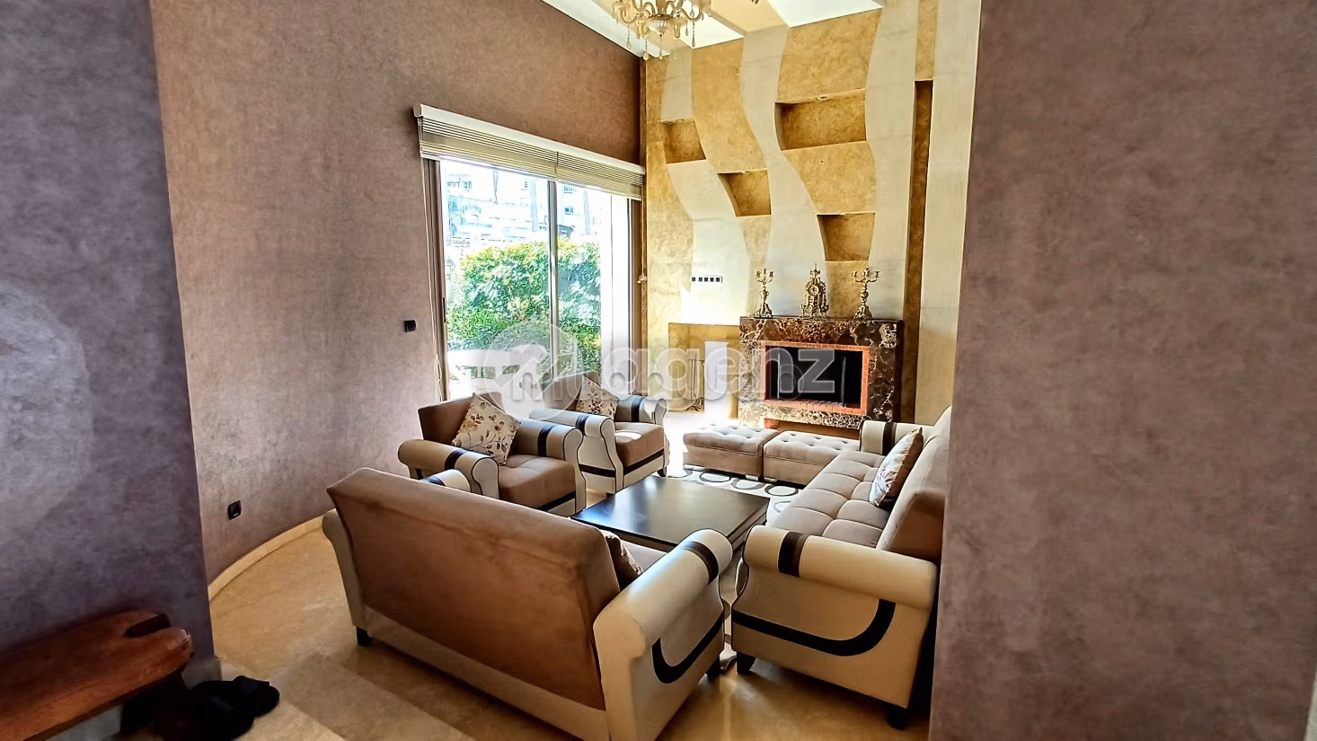 Esplendida villa en venta en La Siesta. 6 dormitorios. Garaje y terraza
