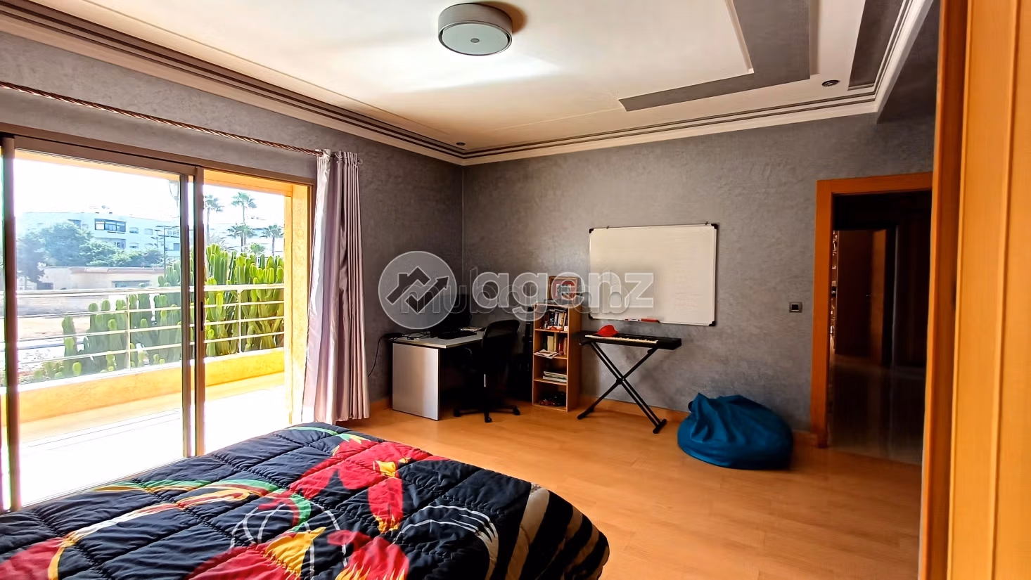 Esplendida villa en venta en La Siesta. 6 dormitorios. Garaje y terraza