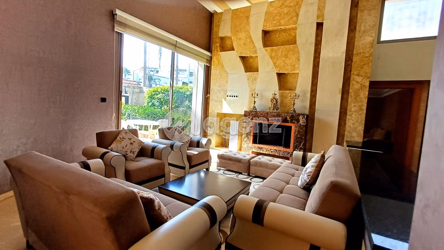 Esplendida villa en venta en La Siesta. 6 dormitorios. Garaje y terraza