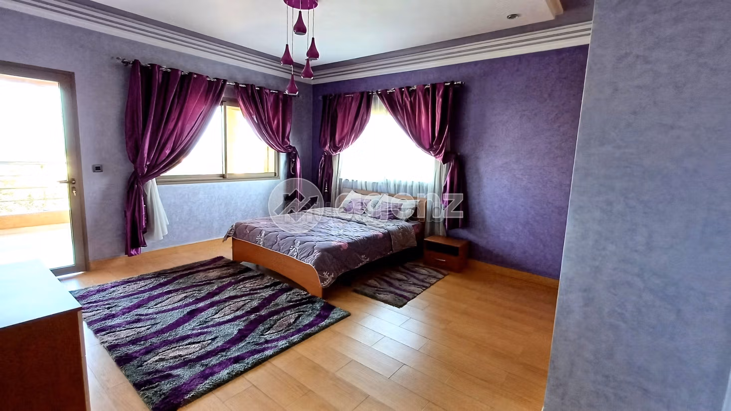 Esplendida villa en venta en La Siesta. 6 dormitorios. Garaje y terraza