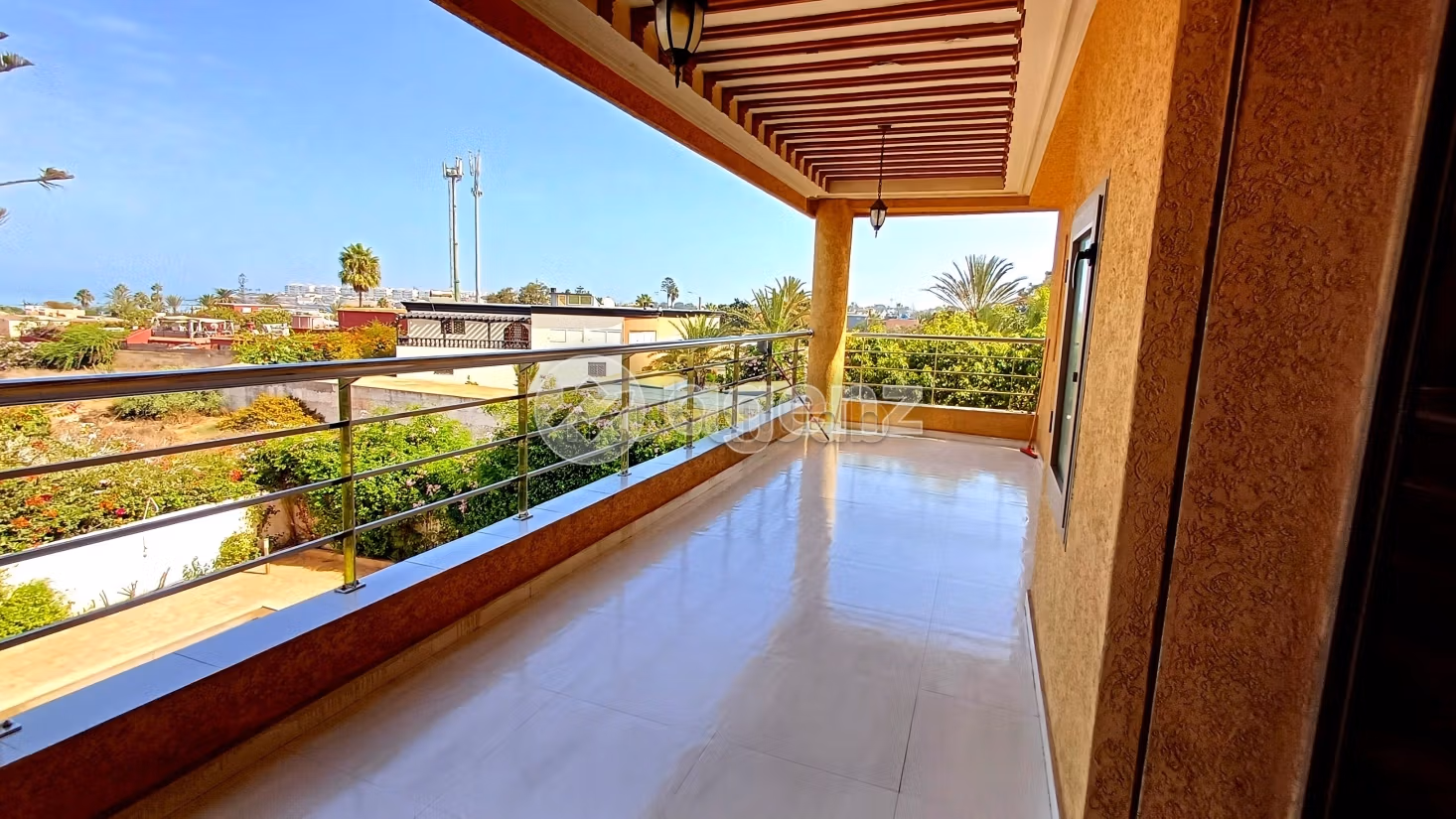 Esplendida villa en venta en La Siesta. 6 dormitorios. Garaje y terraza