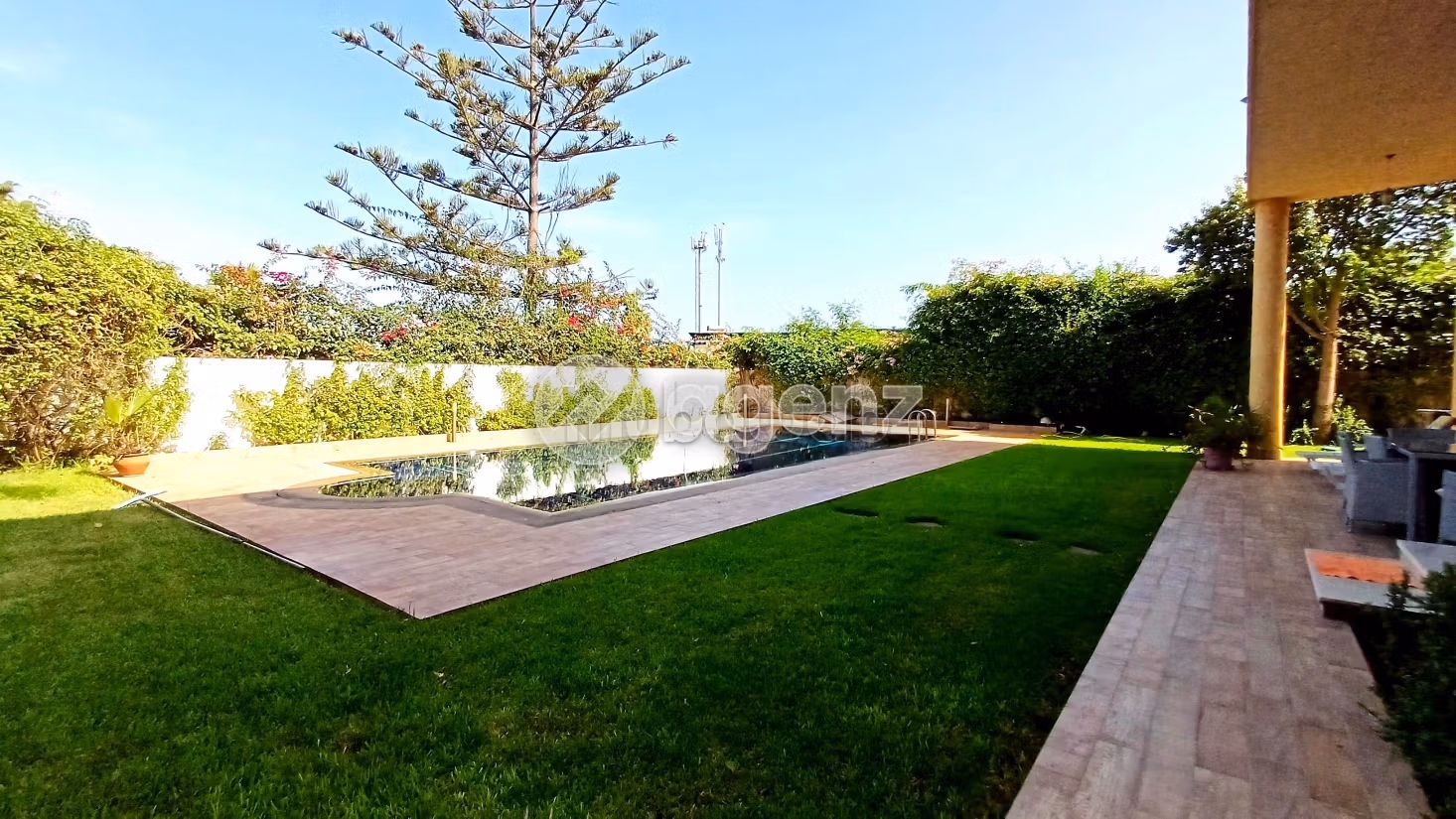 Esplendida villa en venta en La Siesta. 6 dormitorios. Garaje y terraza