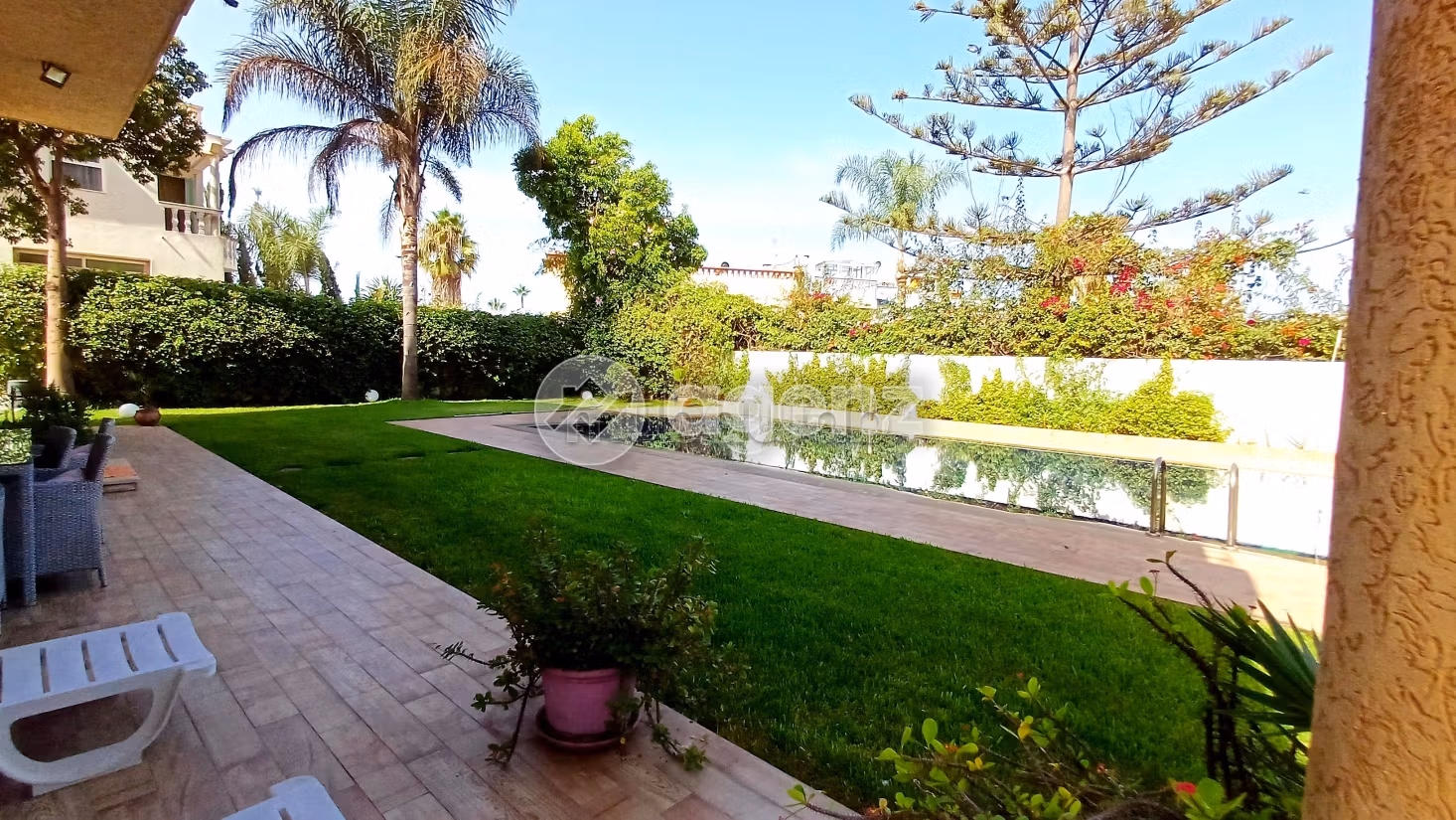 Esplendida villa en venta en La Siesta. 6 dormitorios. Garaje y terraza