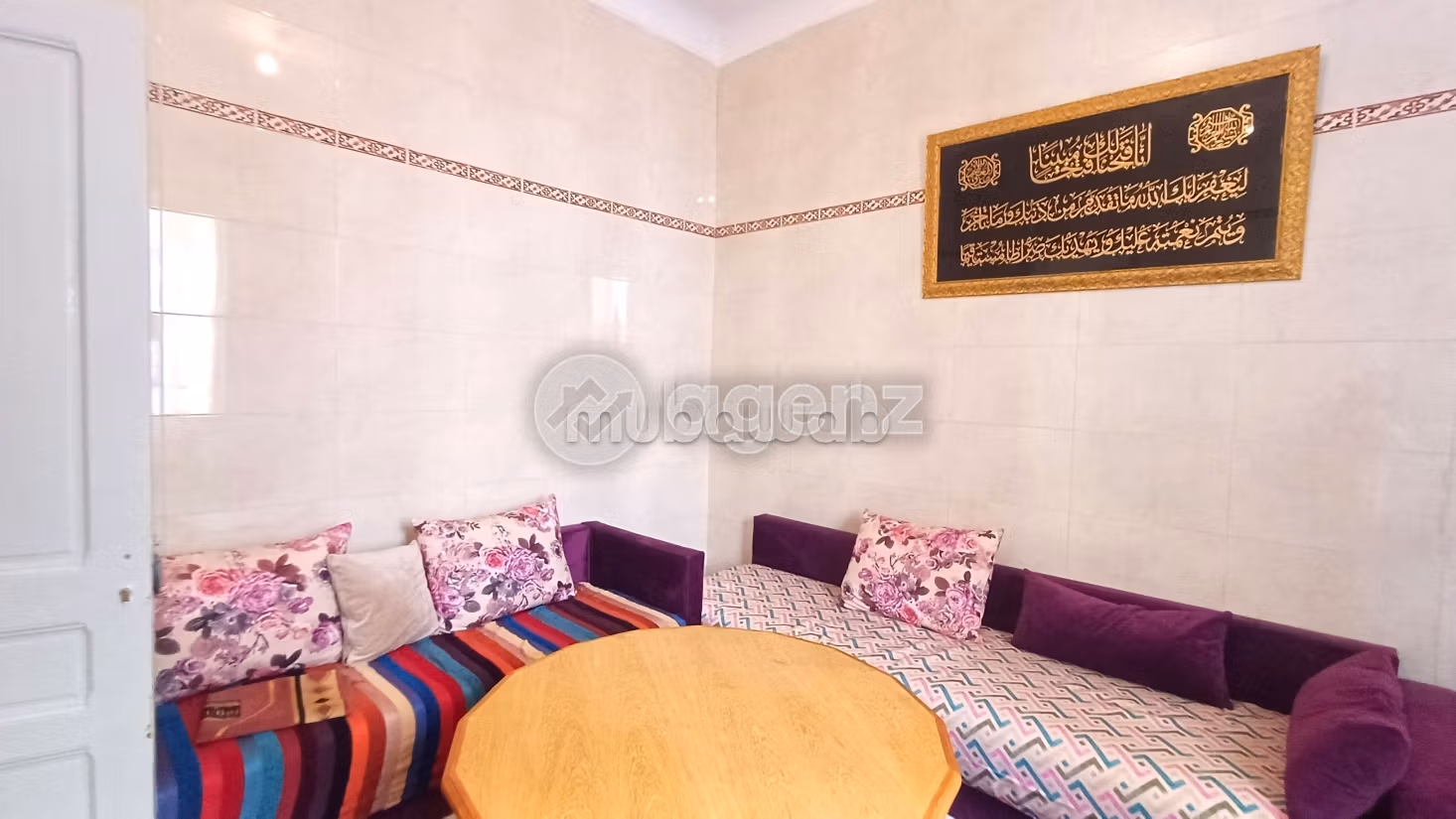 فيلا رائعة للبيع ب عين برجة. 4 غرف. مكان وقوف السيارات وشرفة