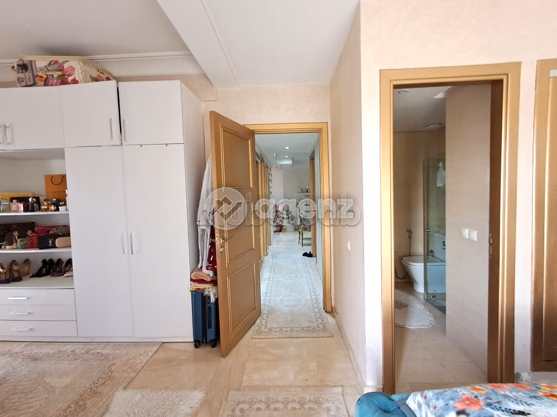 Appartementen kopen in Oasis. 2 Kamers. Met terras en lift