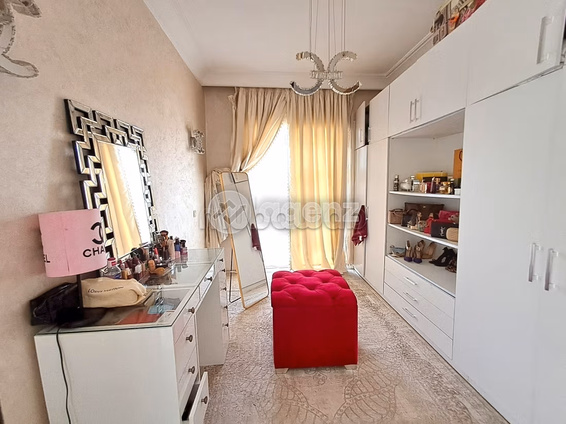 Appartementen kopen in Oasis. 2 Kamers. Met terras en lift