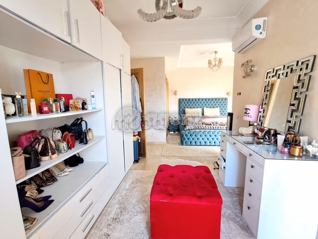 Appartementen kopen in Oasis. 2 Kamers. Met terras en lift