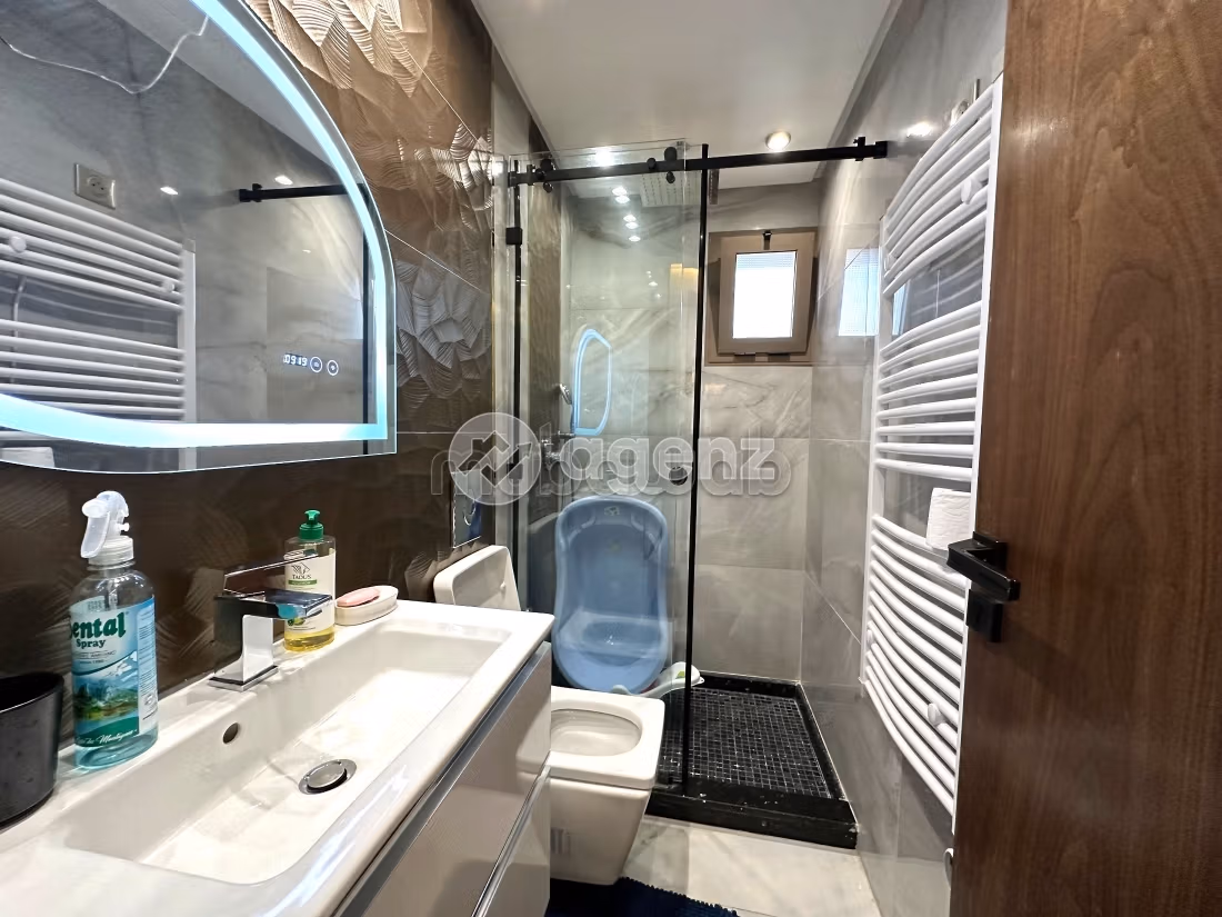 High quality house for sale in Monica. 5 rooms. Well decorated