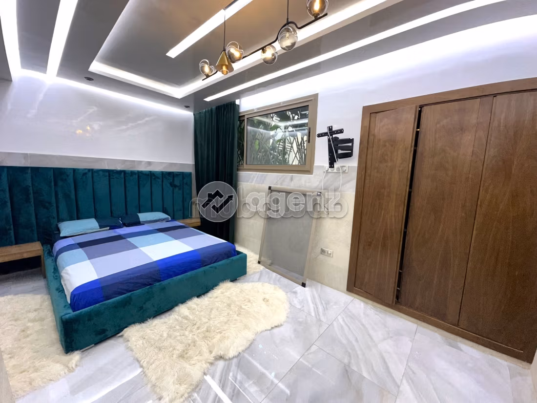 High quality house for sale in Monica. 5 rooms. Well decorated
