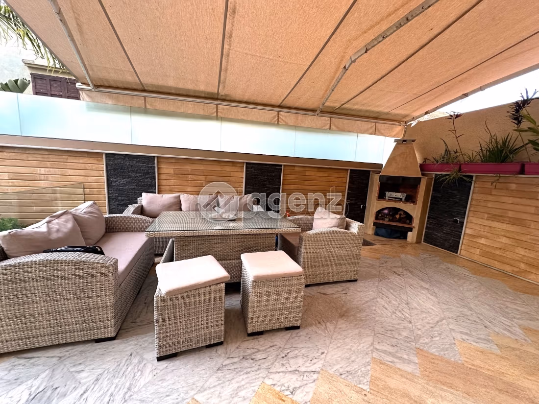 High quality house for sale in Monica. 5 rooms. Well decorated