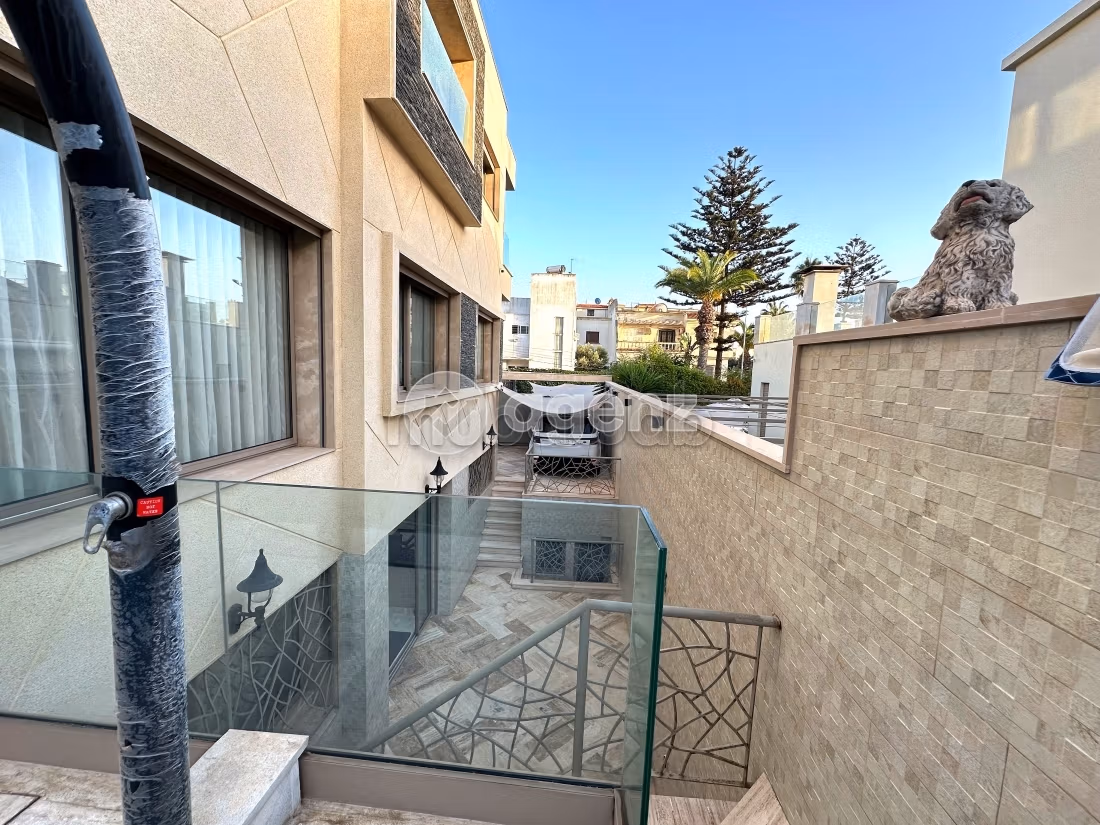 High quality house for sale in Monica. 5 rooms. Well decorated