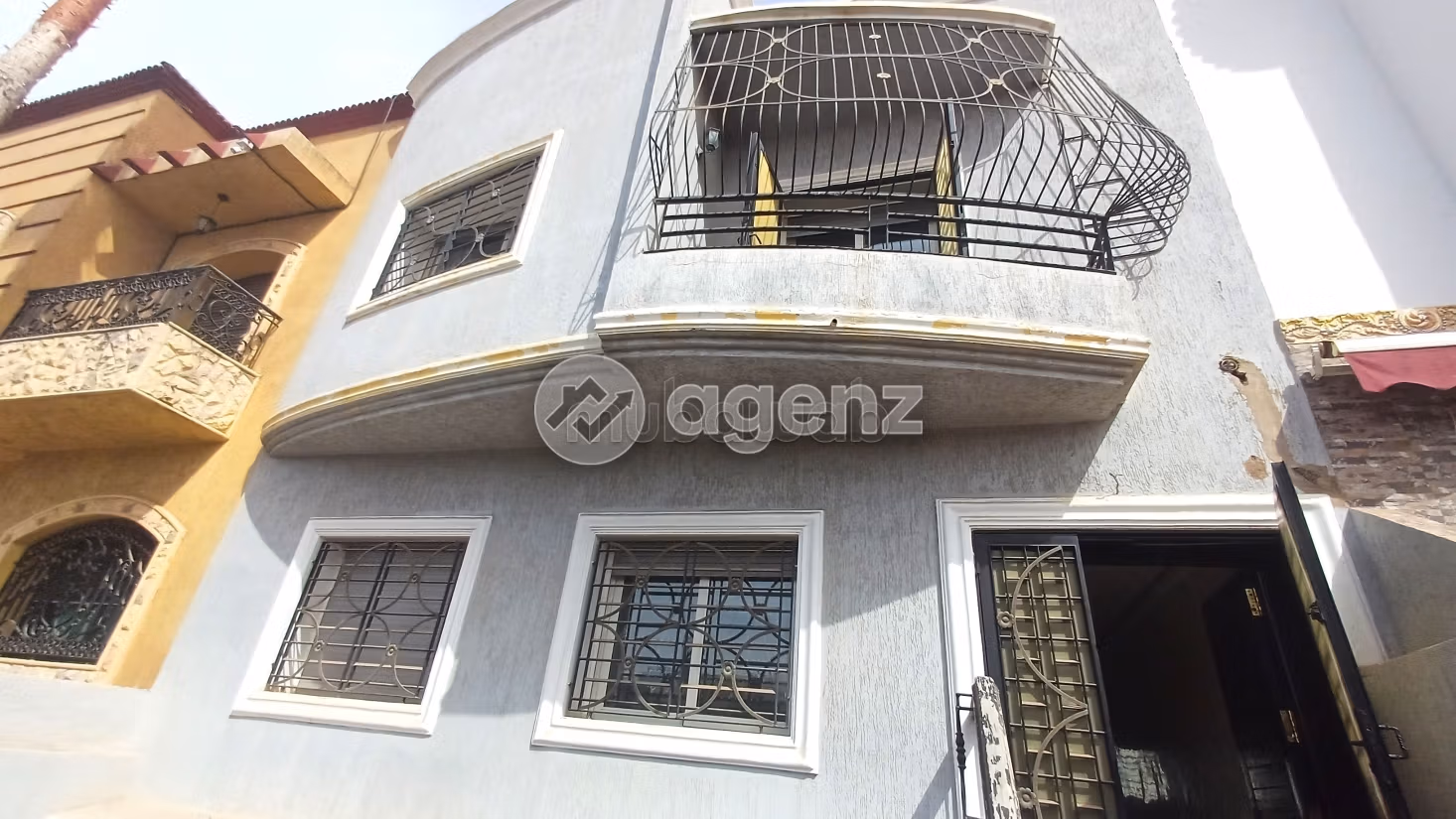 High quality house for sale in Nassim 1.5 lovely rooms. Carpark, Balcony