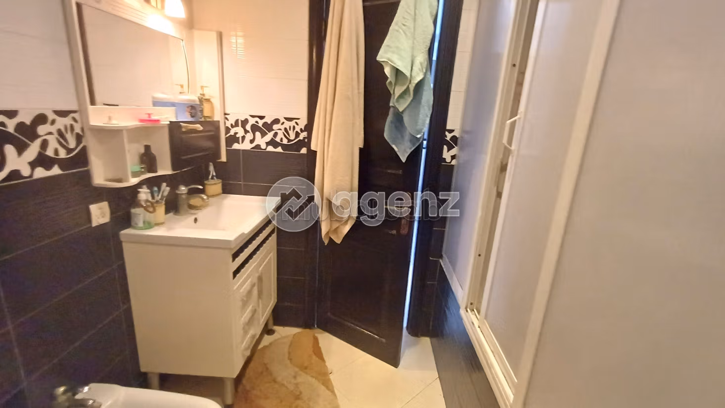 High quality house for sale in Nassim 1.5 lovely rooms. Carpark, Balcony