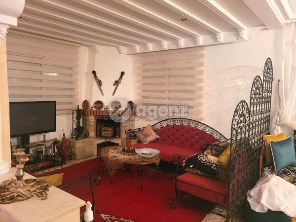 Beautiful house for sale in Oulfa. 5 rooms. Storage unit