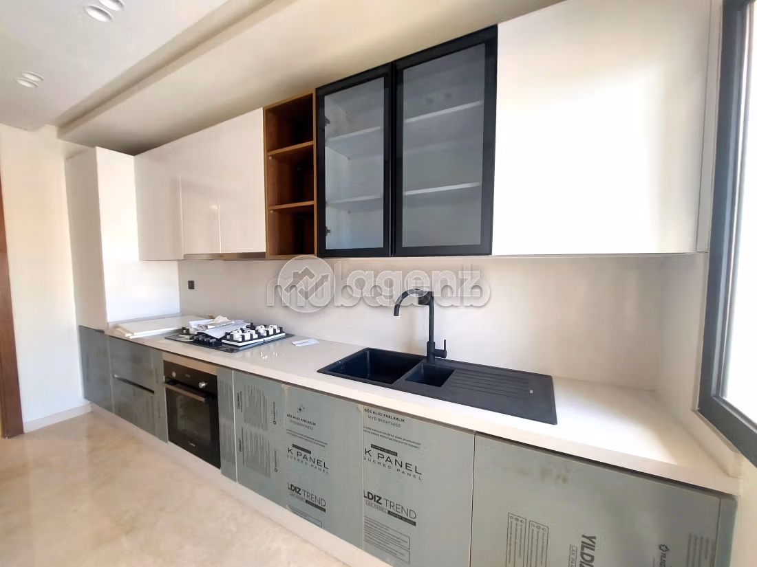 Vendita appartamento a Quartier Bachkou. Superficie di 88 m². Posto auto e giardino