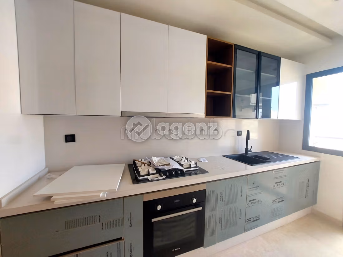 Vendita appartamento a Quartier Bachkou. Superficie di 88 m². Posto auto e giardino