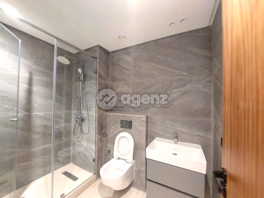 Vendita appartamento a Quartier Bachkou. Superficie di 88 m². Posto auto e giardino