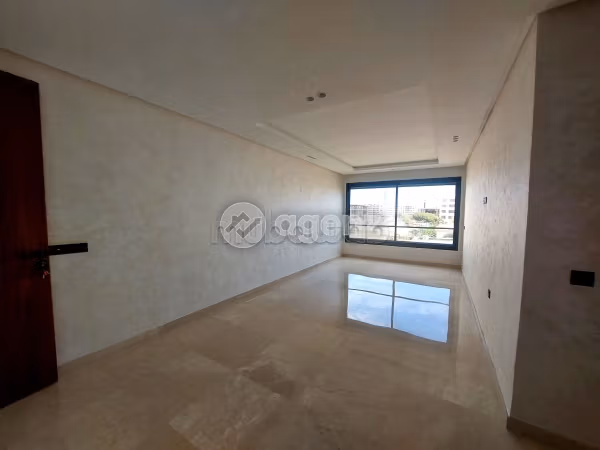 Se vende piso en Quartier Bachkou. Dimensión 88 m². Plazas de parking y jardín
