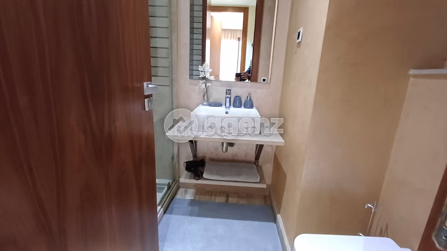 Ufficio da acquistare a Oasis. Superficie 68 m². Posto auto e ascensore