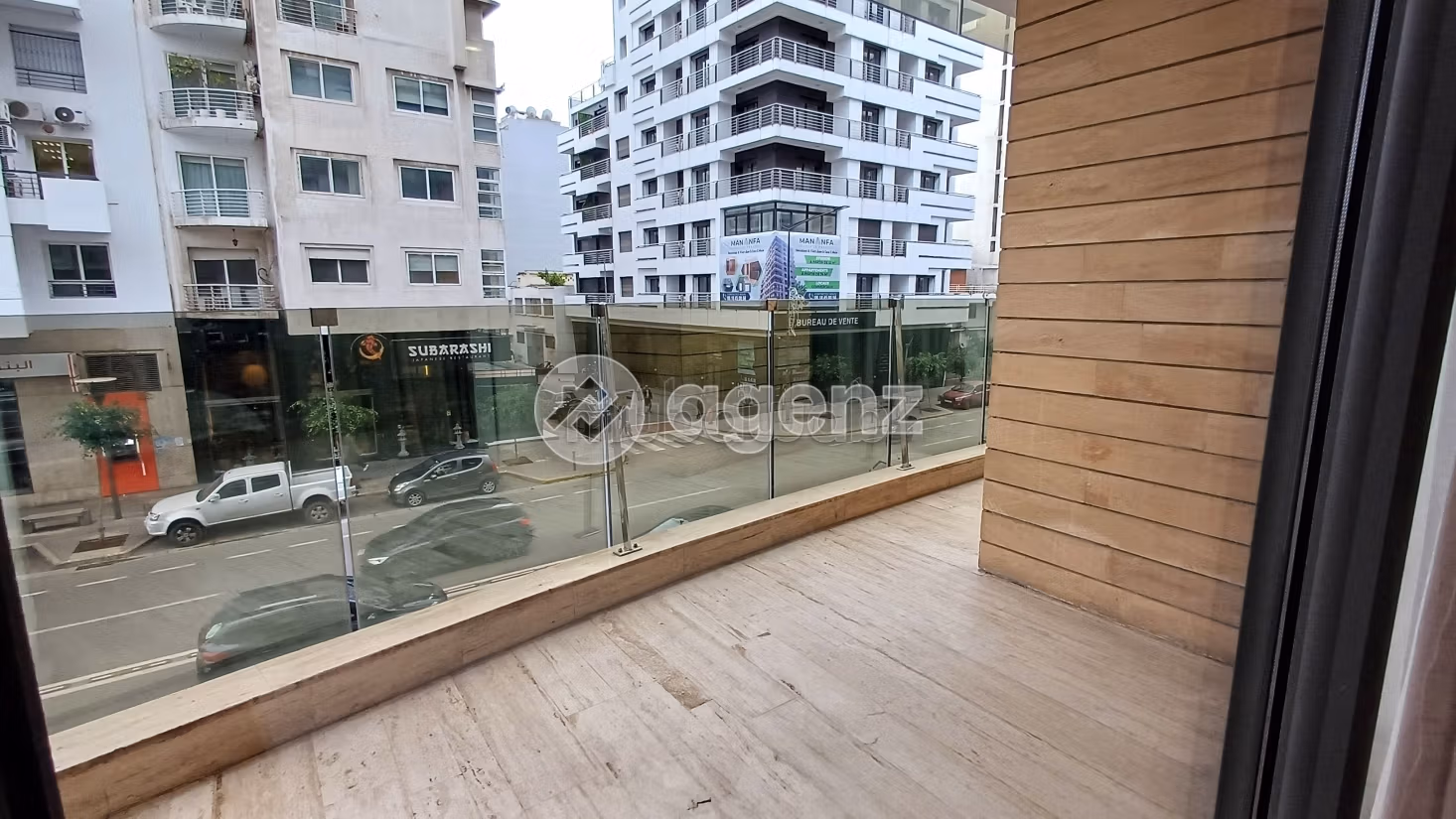 Ufficio da acquistare a Oasis. Superficie 68 m². Posto auto e ascensore