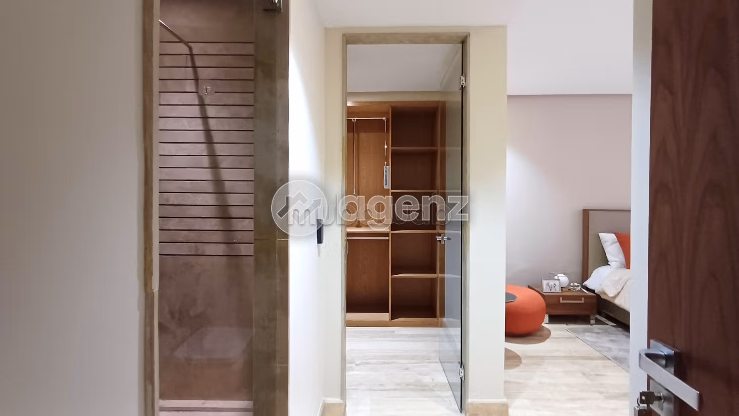 Ufficio da acquistare a Oasis. Superficie 68 m². Posto auto e ascensore