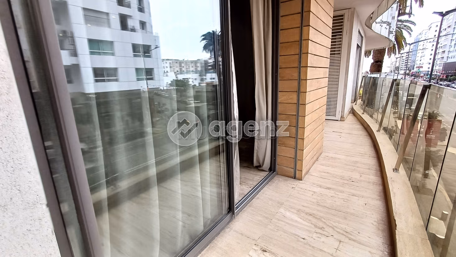 Ufficio da acquistare a Oasis. Superficie 68 m². Posto auto e ascensore